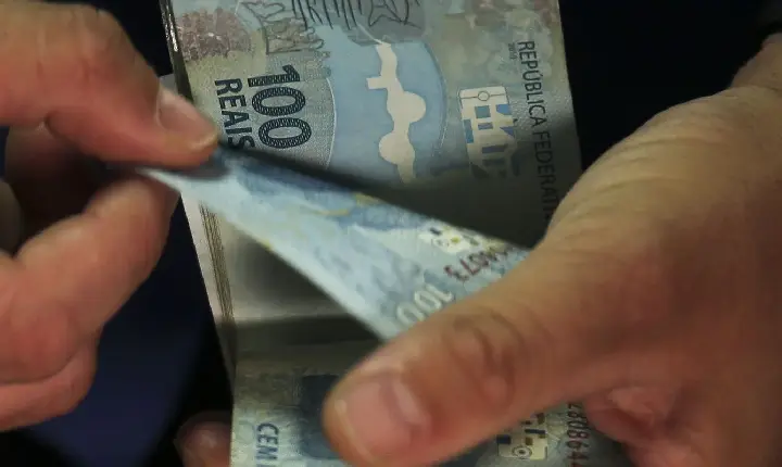 Aposentados e pensionistas do INSS podem consultar antecipação do 13º