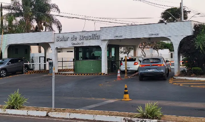 Bolsonaro pede autorização para receber Mileii na prisão domiciliar