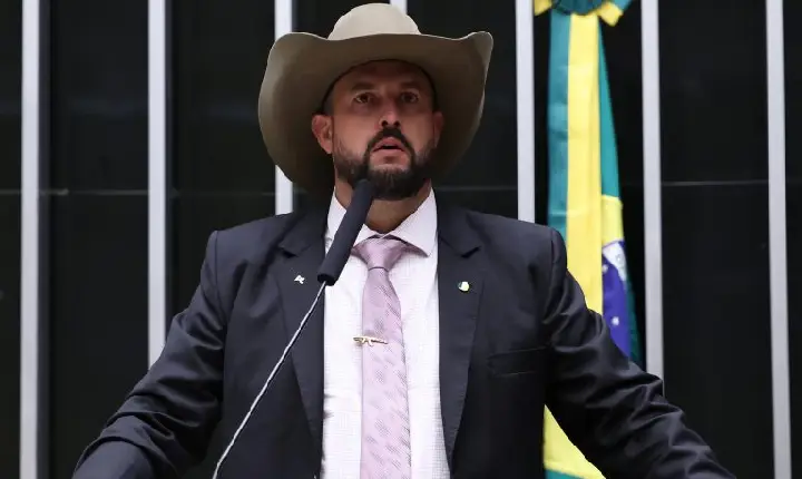 Câmara aprova MP sobre piso do frete e inclui anistia a multas por bloqueio de estradas; acompanhe