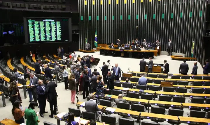 Câmara pode votar proposta que obriga SUS a aceitar exames da rede privada