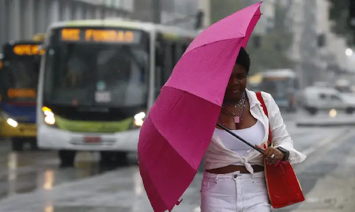 Chuva no RJ cancela show em transmissão gratuita de jogo do Brasil