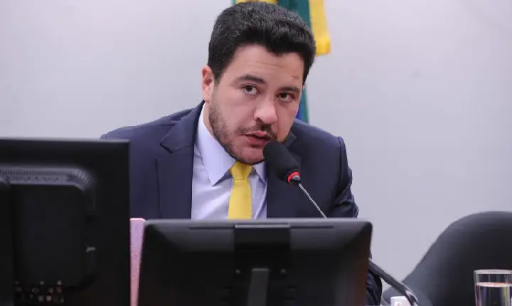 Comissão aprova projeto que amplia mecanismo de ajuste de carbono nas fronteiras