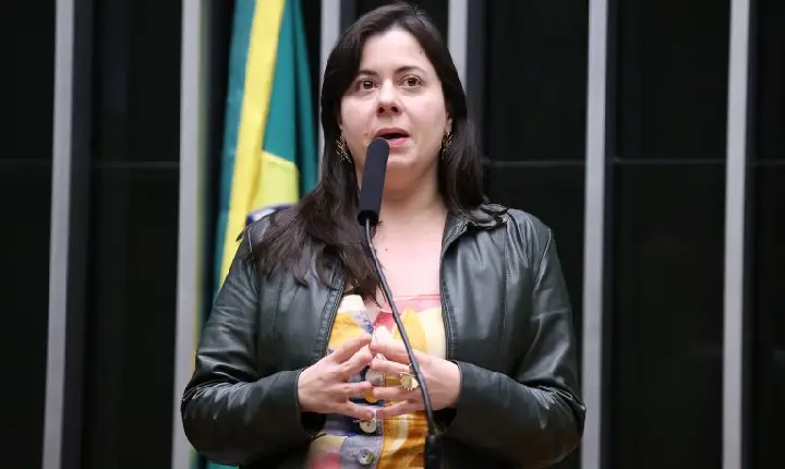 Comissão aprova projeto que obriga o governo a oferecer livros digitais gratuitos
