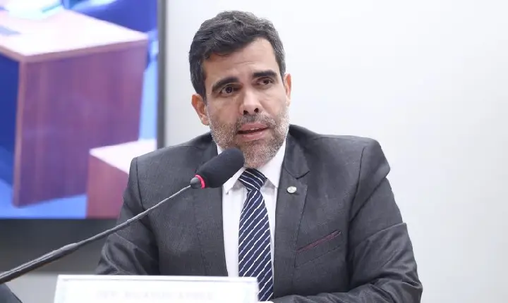 Comissão aprova projeto que proíbe cobrar do inadimplente gastos do condomínio com advogado