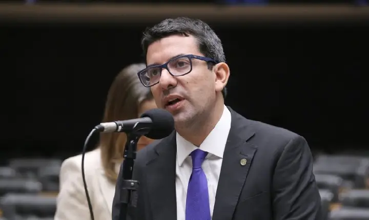 Comissão aprova projeto que proíbe penas e plumas de animais em fantasias