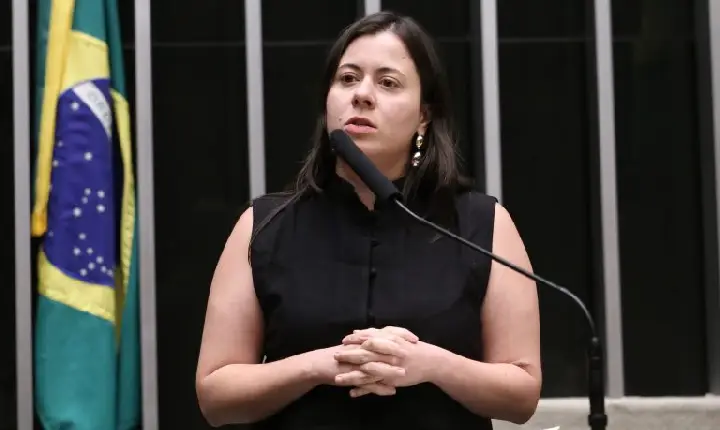 Comissão aprova projeto que pune gestor que não pagar piso salarial de professores