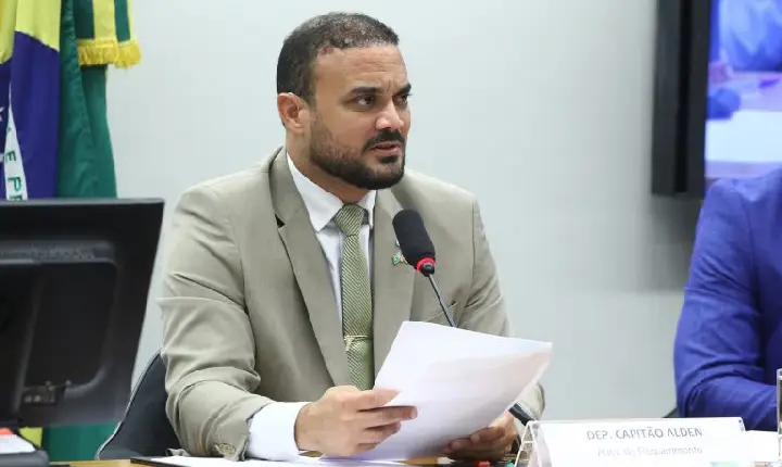 Comissão aprova proposta de porte de arma para corretores de imóveis