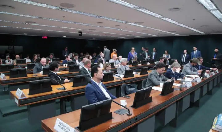 Conselho de Ética analisa processos contra deputados nesta terça-feira