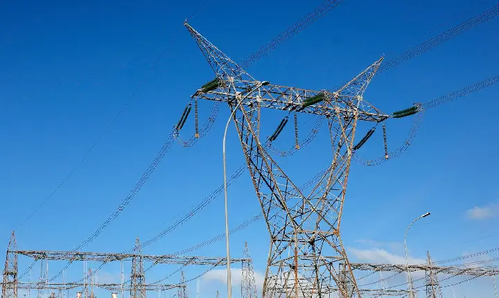 Consumidores poderão escolher fornecedores de energia a partir de 2027