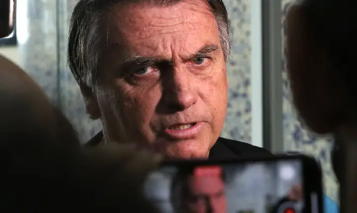 Defesa diz que Bolsonaro não tinha conhecimento sobre vídeo de Eduardo