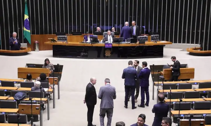 Deputados analisam acordo do Mercosul sobre proteção às mulheres; acompanhe