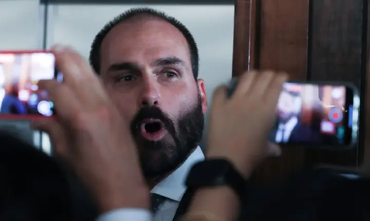 Eduardo Bolsonaro consta em lista de pena pendente de cumprimento