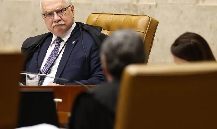 Fachin desmarca julgamento sobre atuação de Mendonça no caso Master