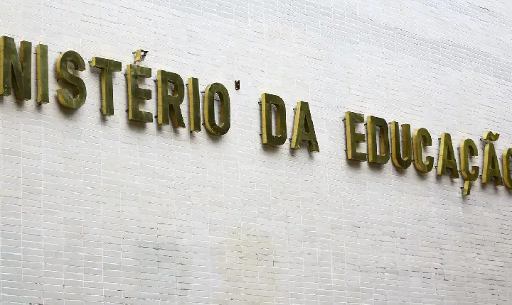 Formação de professores a distância mostra desempenho 53,1% inferior