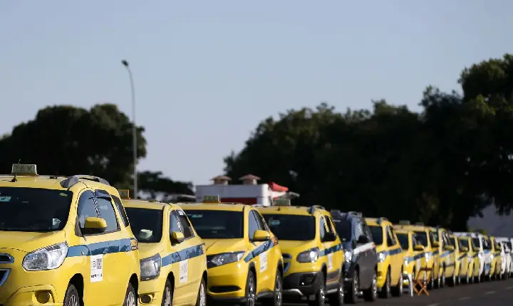 Governo autoriza contrato de R$ 30 bi para motoristas de aplicativos