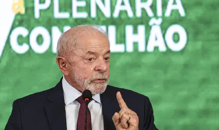 Governo estuda devolução de celular roubado nos Correios, diz Lula