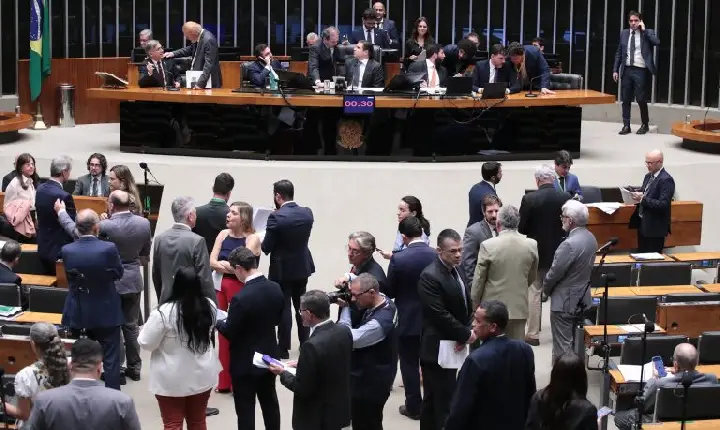 Hugo Motta destaca mudança histórica para os trabalhadores