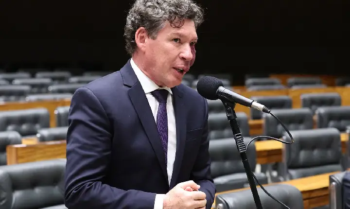 Hugo Motta indica presidente da comissão da MP da Taxa das Blusinhas