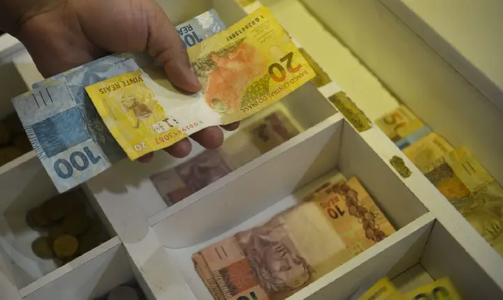 Inflação usada para corrigir salários acumula 4,11% em 12 meses