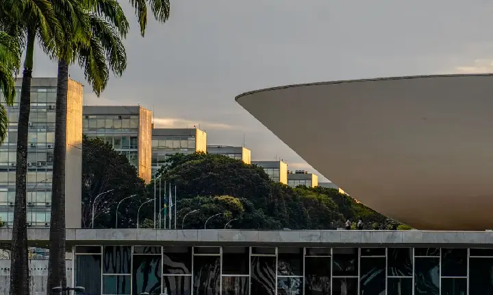 Líder do PT passa mal e Câmara suspende votações