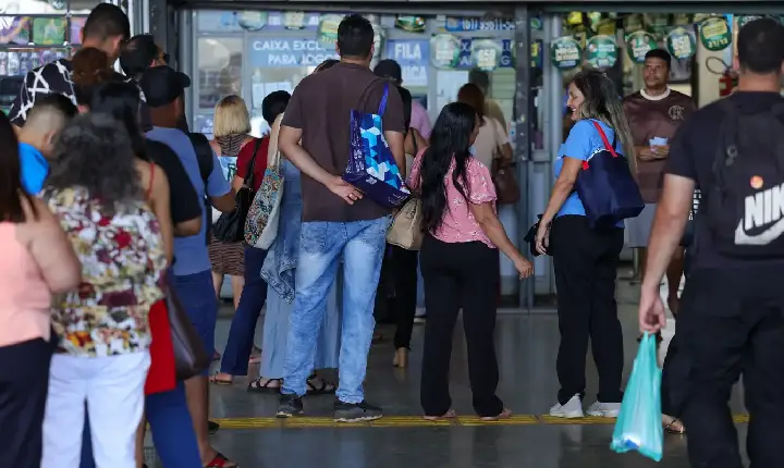 Mega-Sena acumula e prêmio principal vai para R$ 7,5 milhões