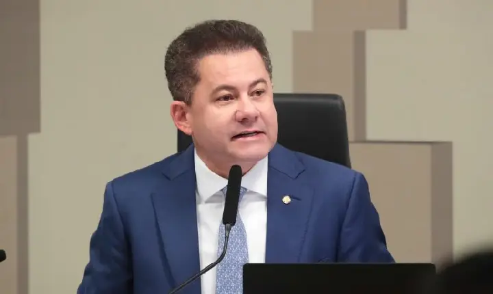 Projeto isenta entidades religiosas, sindicatos, partidos e escolas da taxa de licenciamento de veículos