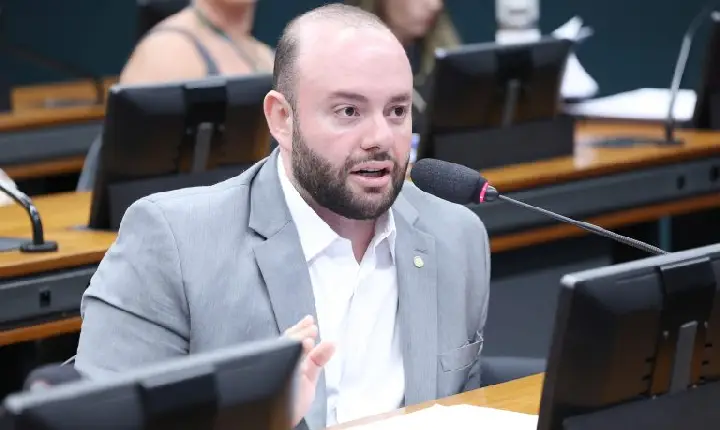Projeto obriga hotéis a verificar idade de crianças e adolescentes