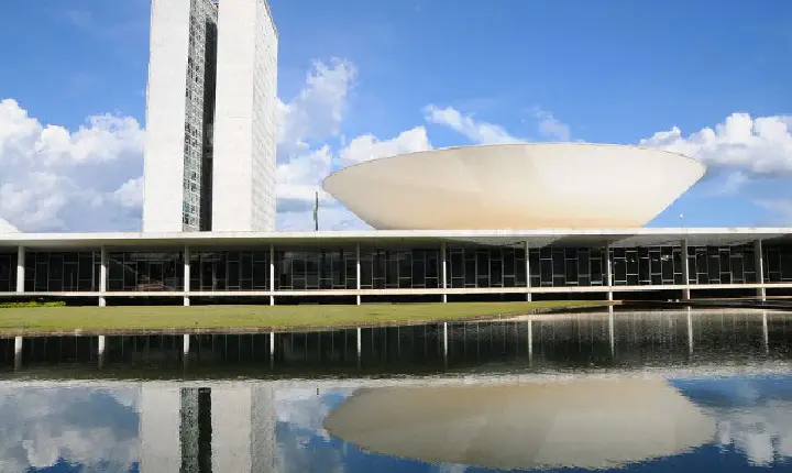Relatório sobre MP da “taxa das blusinhas” deve ser votado na segunda-feira