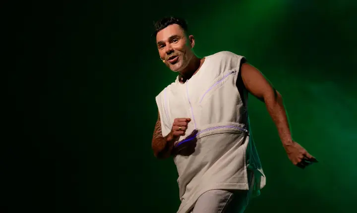 Rodrigo Sant'Anna faz única apresentação do espetáculo 