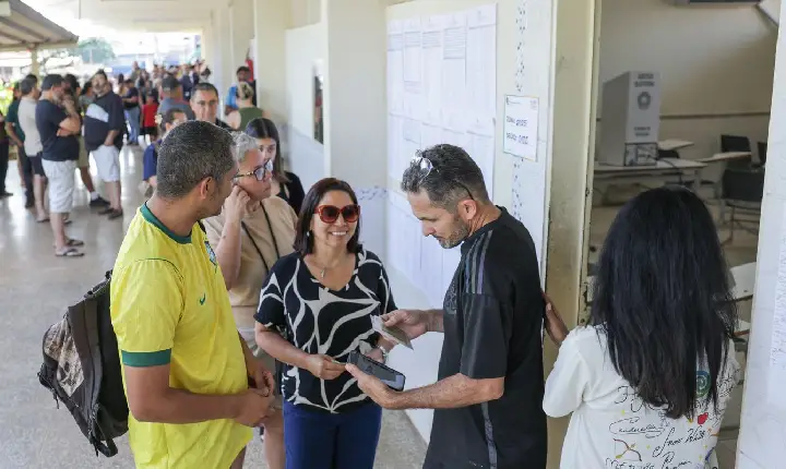 Trabalhador tem direito de sair do serviço para votar; confira a lei