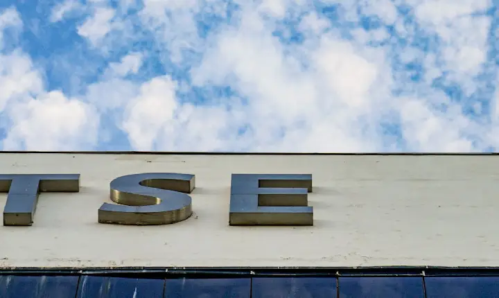 TSE dá 24 horas para Meta dar informações sobre igualdade de campanhas