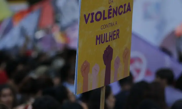 Violência contra a mulher: 7,5 mil agentes serão capacitados