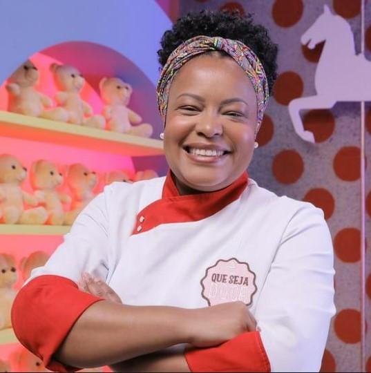 Ex-militar vira confeiteira e ganha competição na TV