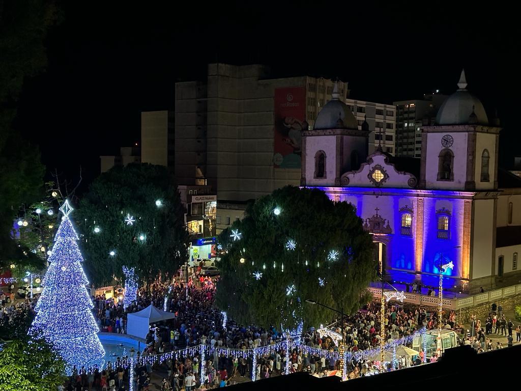 Inauguração da decoração luminosa do Sonho de Natal Barbacena 2023 reúne mais de 10 mil pessoas