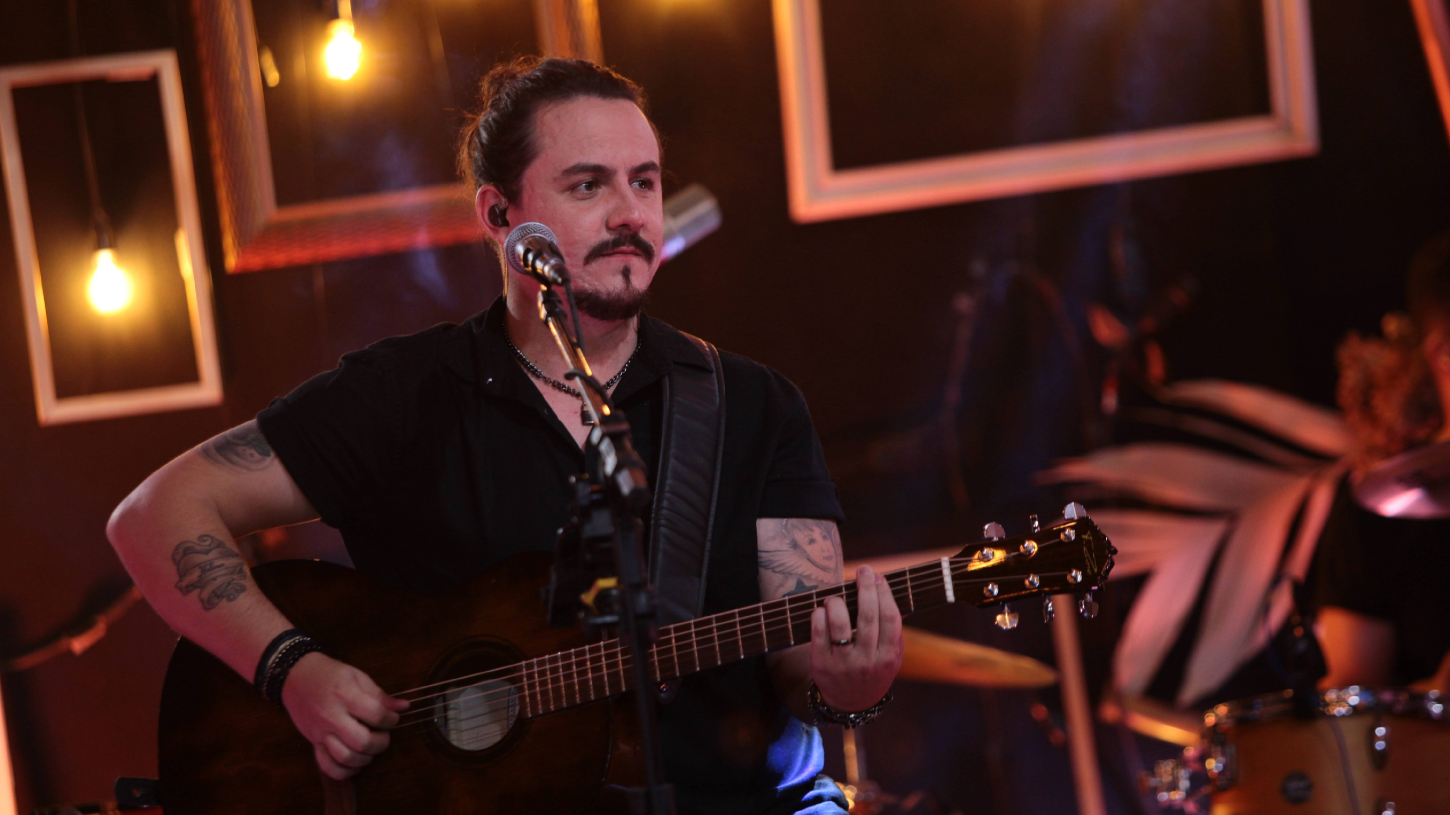 Dino Fonseca faz show em Lagoa Santa no Dia dos Namorados