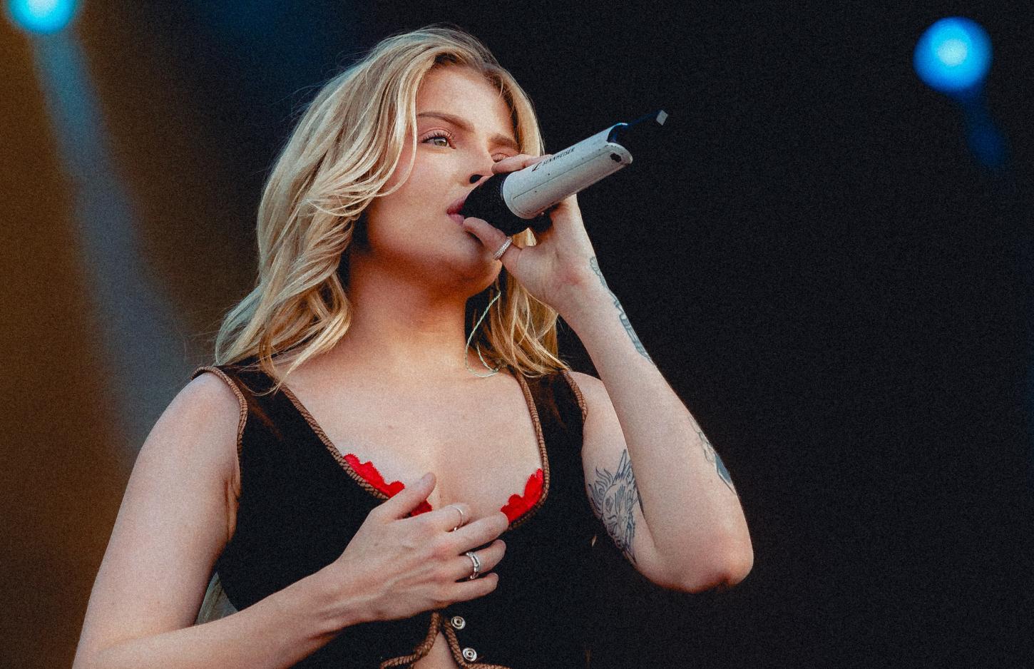 Luísa Sonza apresenta show da turnê 