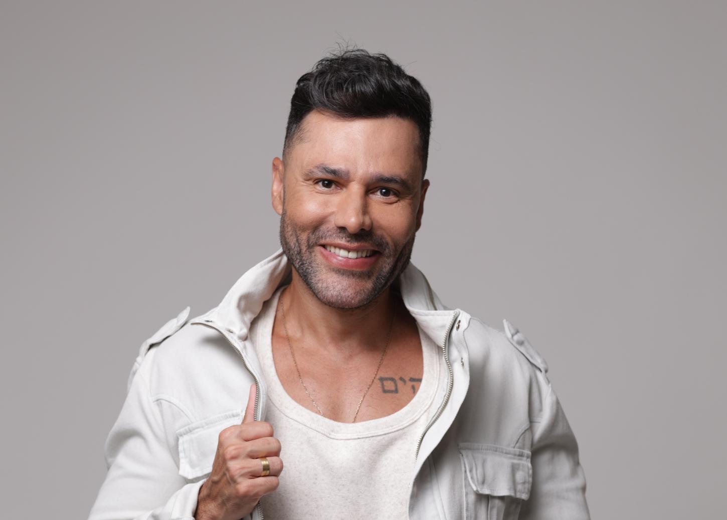 Rodrigo Sant'Anna apresenta o espetáculo 