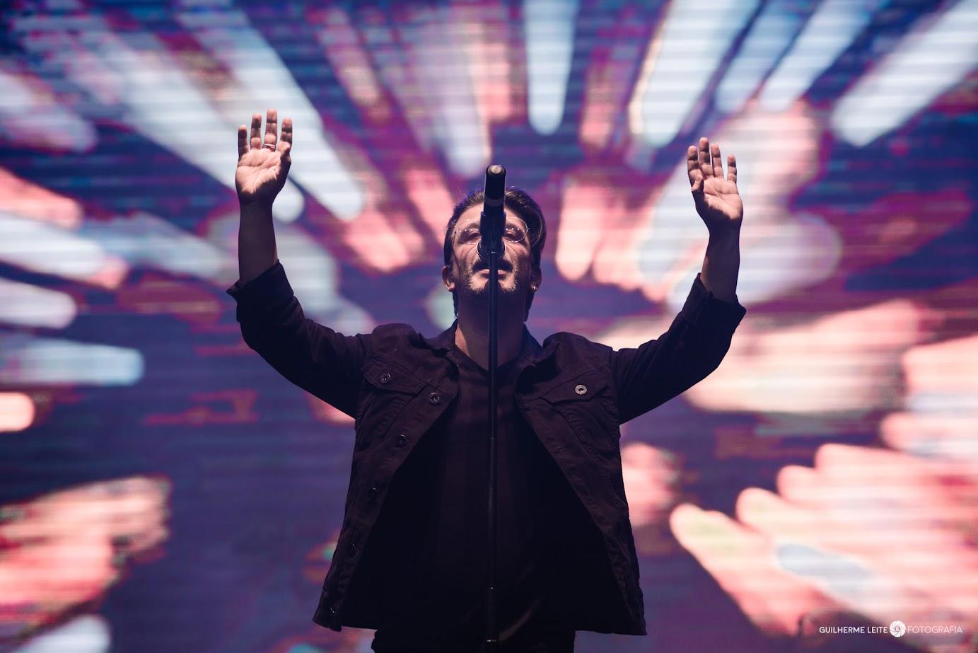 Madalena recebe tributos ao rock e novidade com MPB e samba