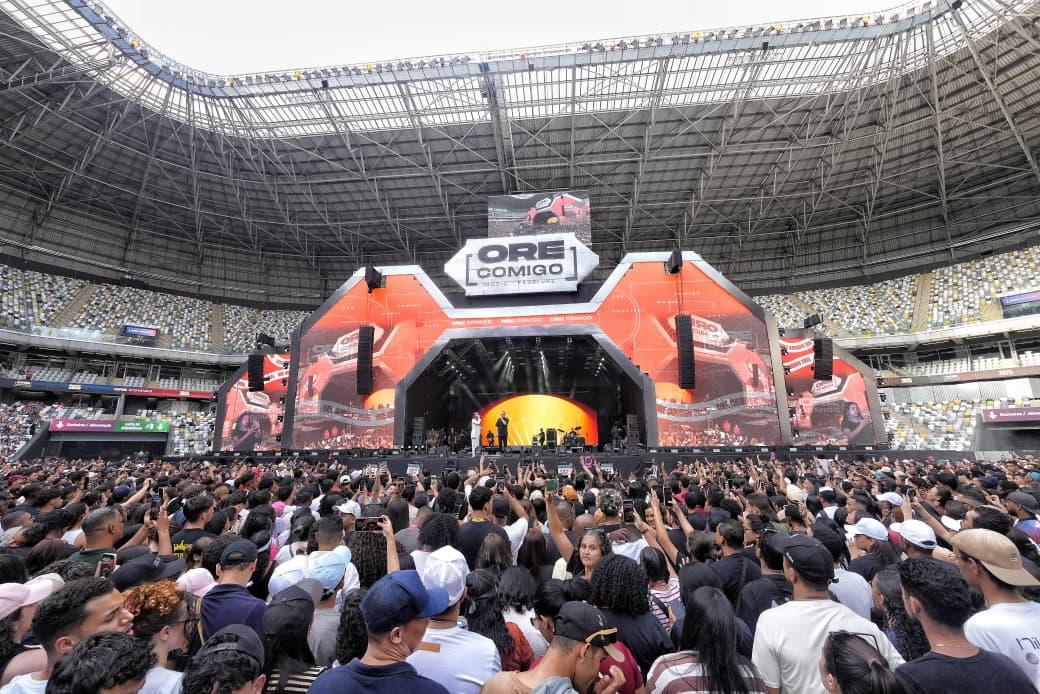 Ore Comigo reúne milhares de pessoas na Arena MRV e arrecada 30 toneladas de alimentos