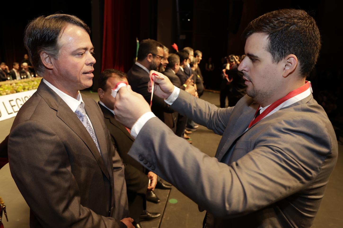 CEO do Pedro Leopoldo Rodeio Show, Tiago de Brito, recebe a Ordem do Mérito Legislativo em Minas Gerais