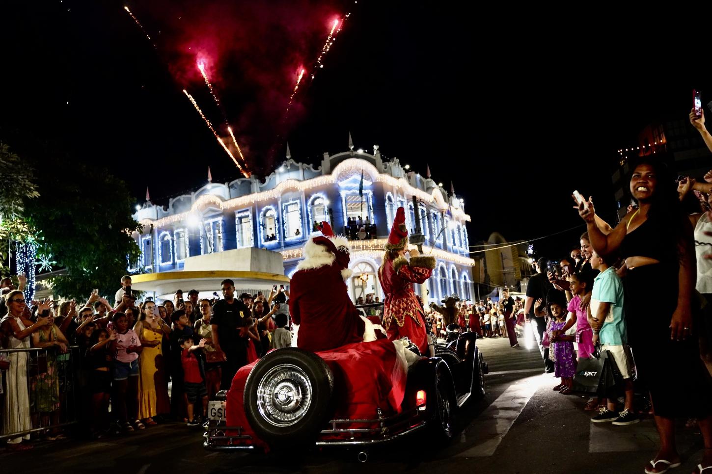 Parada Natalina encerra a programação artística do Sonho de Natal Santos Dumont