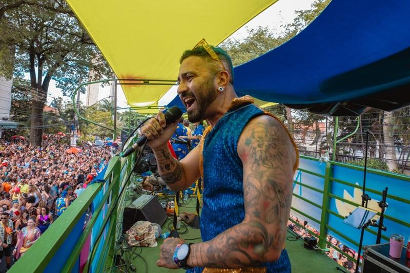 Asa de Banana aposta em encontro explosivo entre axé e rock anos 80 no sábado de Carnaval em BH