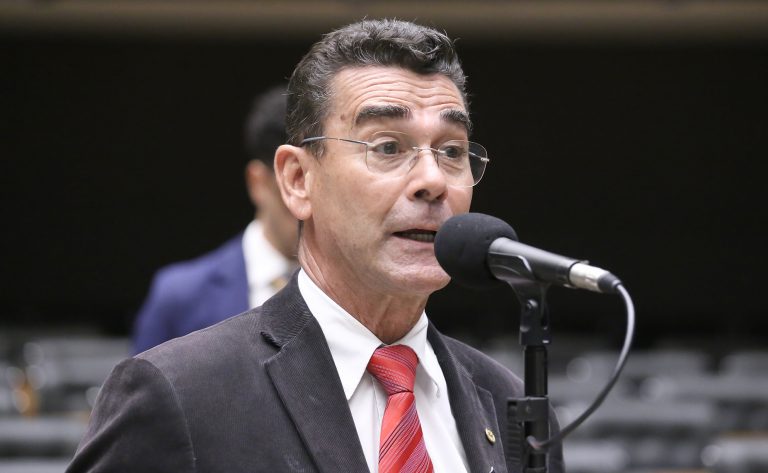 Comissão de Direitos Humanos debate direito à moradia digna; participe