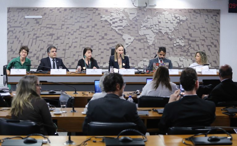 Saúde mental de jornalistas exige mais estudos, aponta Conselho de Comunicação