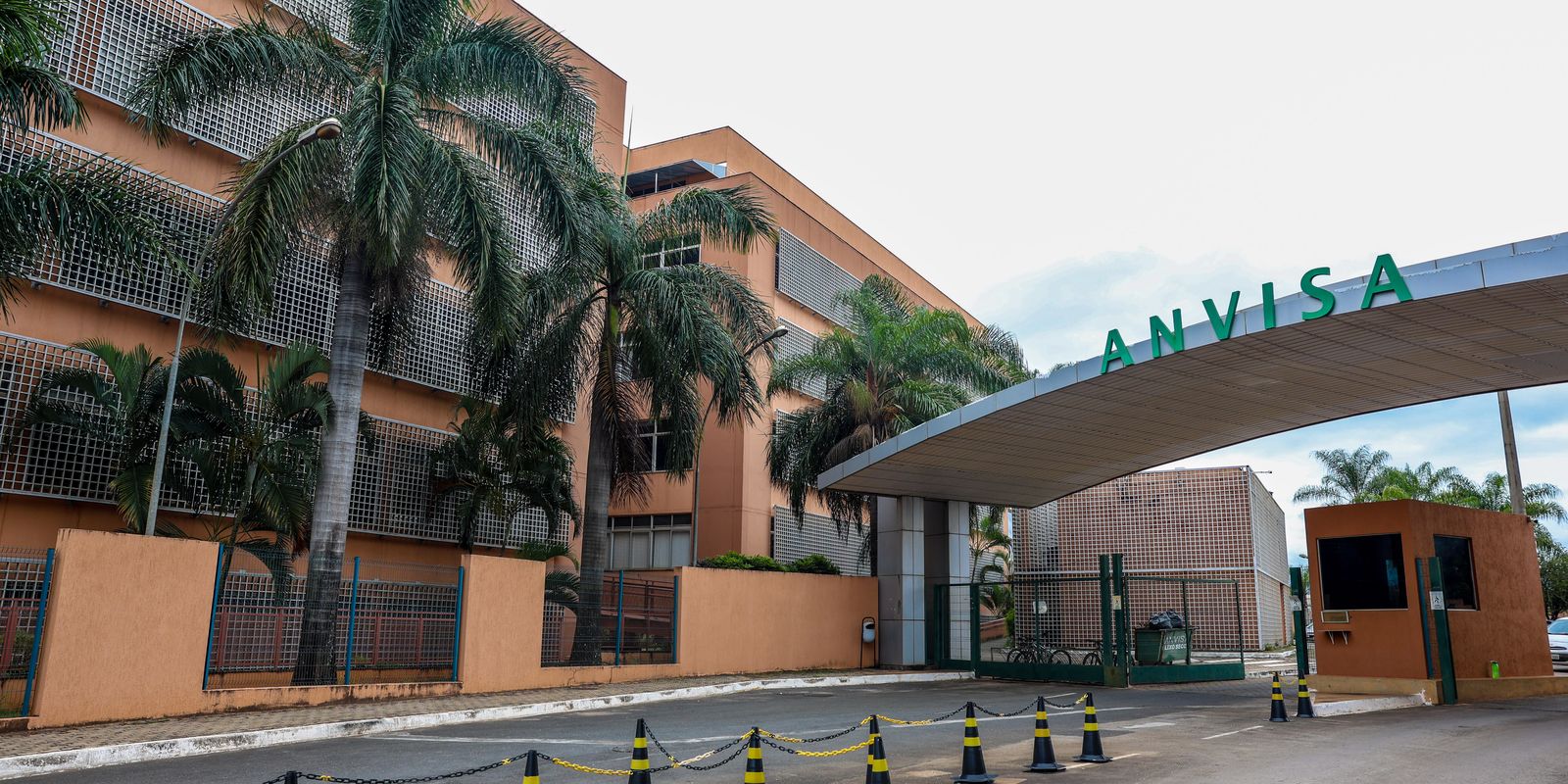 Anvisa determina recolhimento de lotes de antibióticos