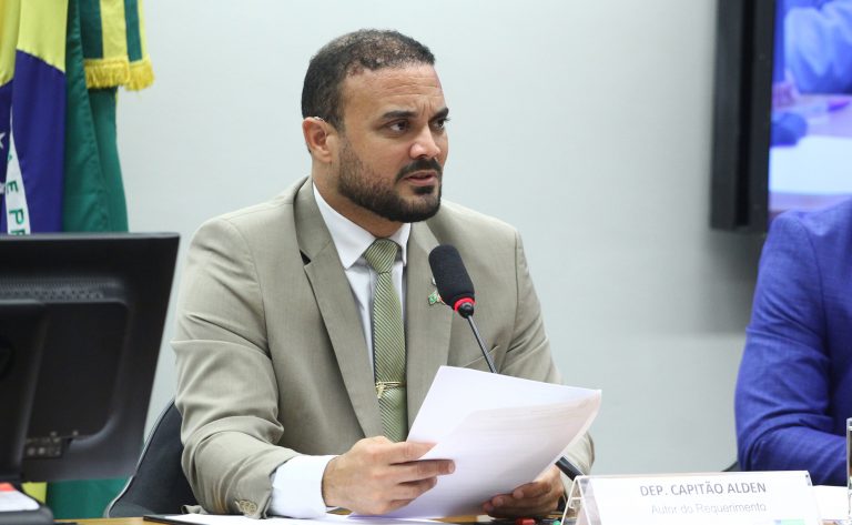 Comissão aprova proposta de porte de arma para corretores de imóveis