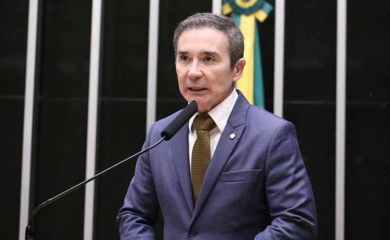 Comissão aprova proposta que cria política de integração de tecnologia na educação básica